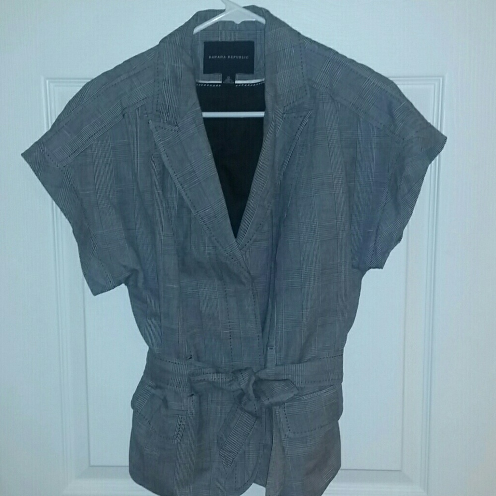 Banana Republic short sleeve fitted blazer w/belt